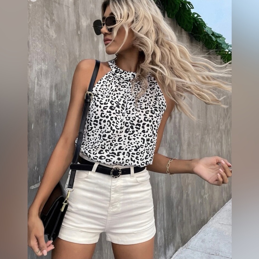 Leopard Print Keyhole Back Blouse - Picture 2 of 6